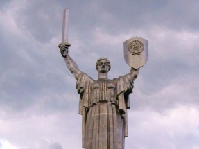 Директор Інституту нацпам'яті заявив, що прибрати радянський герб із пам' ятника "Батьківщина-мати" в Києві буде дорого коштувати / ГОРДОН